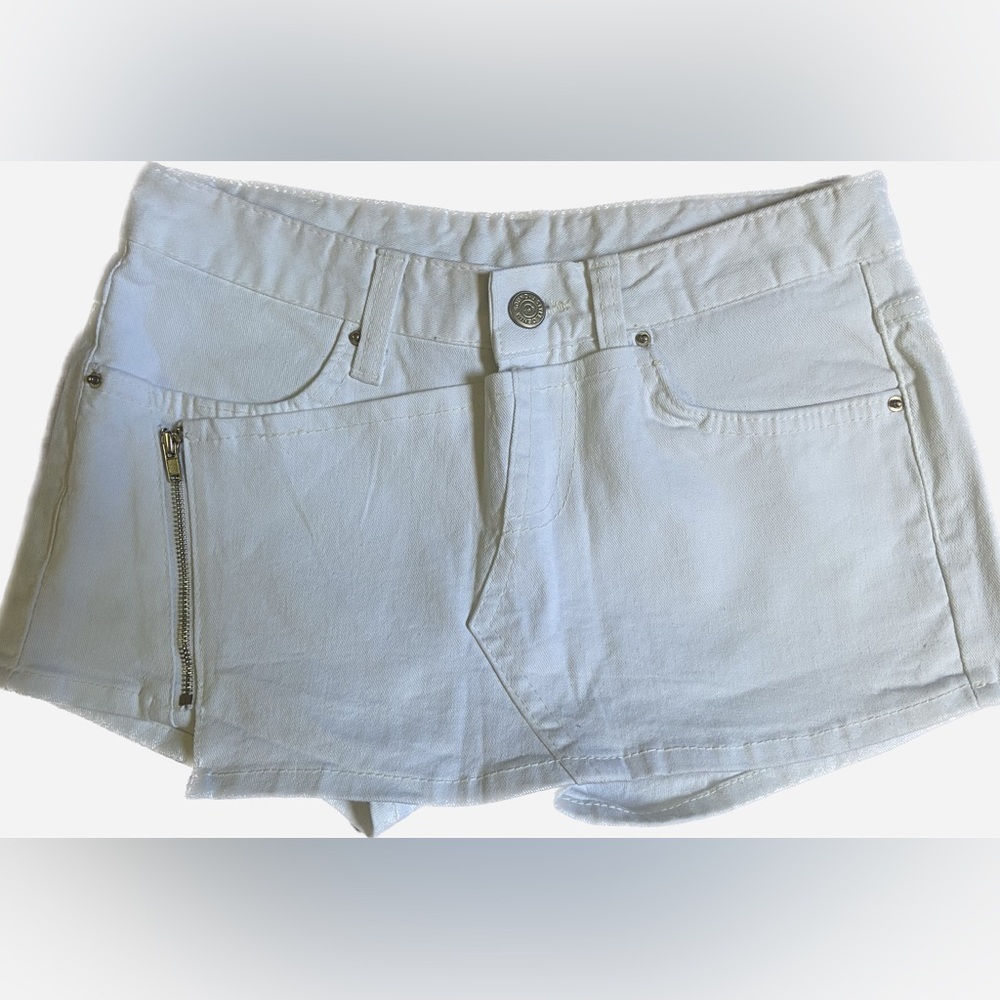 Vintage White Jean Skirt/Shorts ⏩️